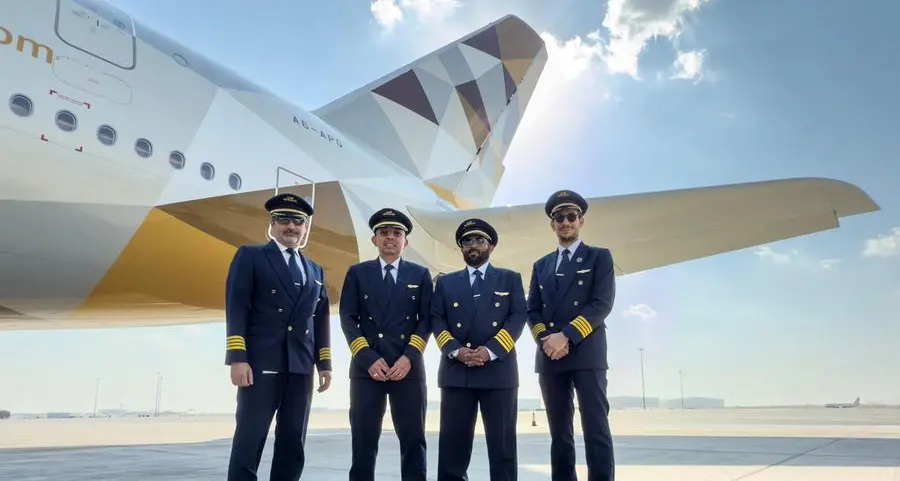 Etihad Airways’ Airbus A380 takes centre stage at the Formula 1 Etihad Airways Abu Dhabi Grand Prix