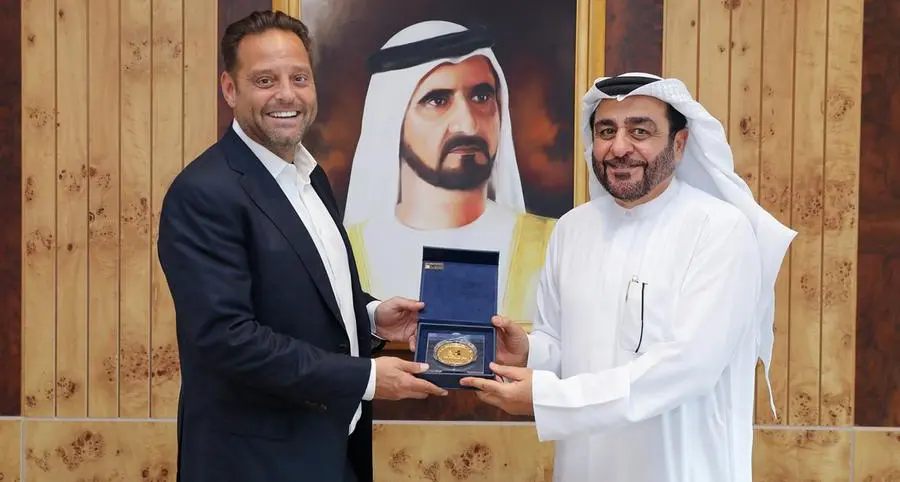 Hamdan Bin Mohammed Smart University receives delegation from Delos