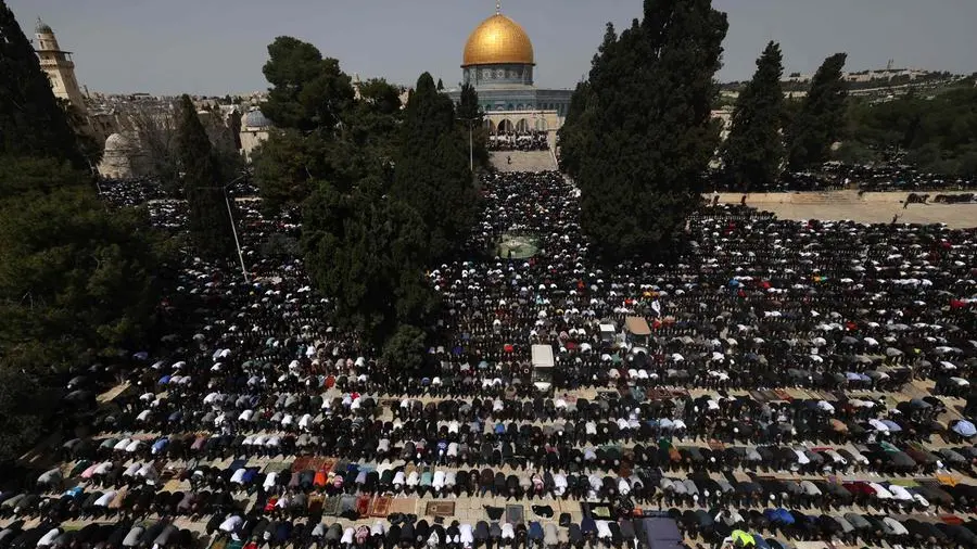 Muslims pray at Jerusalem's Al-Aqsa at start of Ramadan