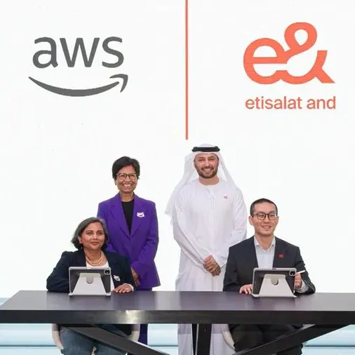 AWS and e& to train 30,000 people in AI and cloud technologies across the UAE