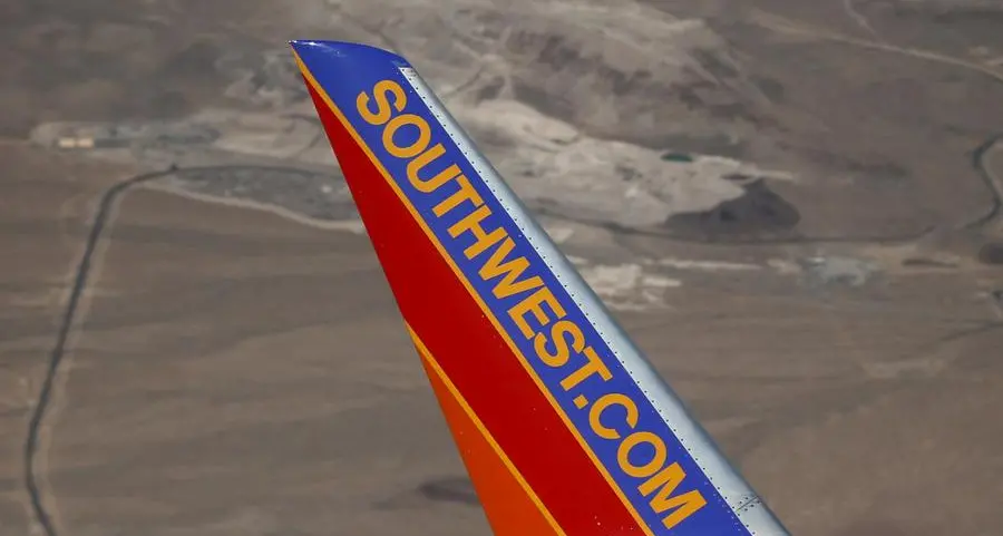 Loss of engine cover on Southwest Boeing 737-800 prompts FAA investigation