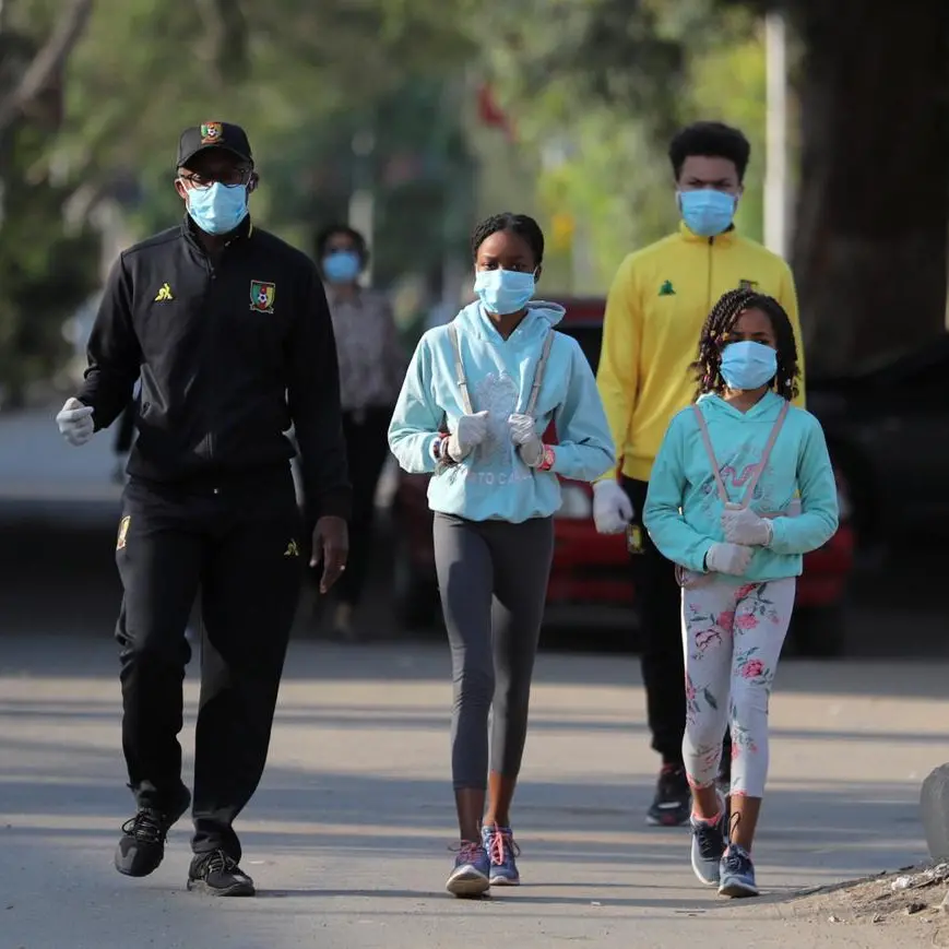 Egyptian Armed Forces distributes free face masks in public spaces