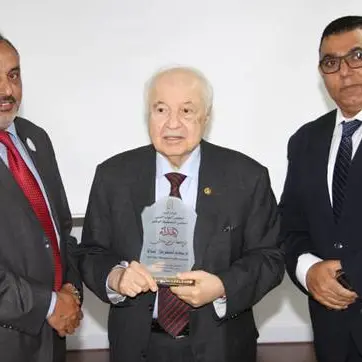مجلس التخطيط الوطني الليبي يمنح الدكتور أبوغزاله درع العطاء من الدرجة الأولى