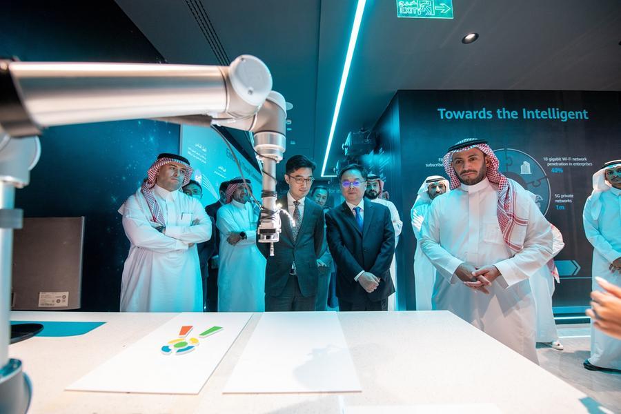 Huawei partners with Saudi Space Commission to launch first technology experience center in KSA