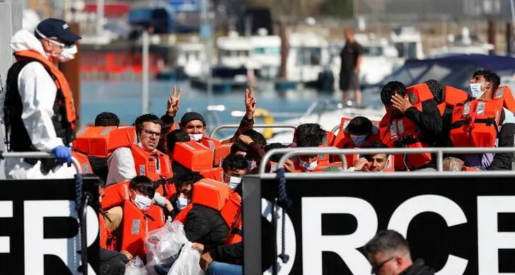 UK threatens to send migrant boats back to France