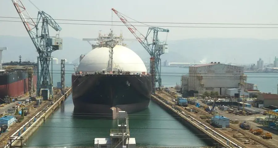 U.S. natgas futures slip 2% ahead of storage report as output rises