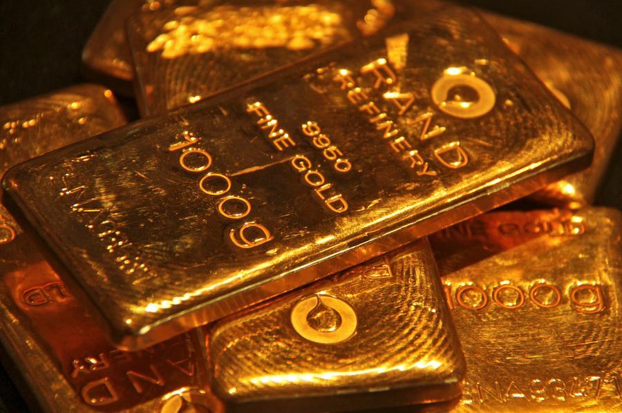 Gold rises on increasing Fed rate-cut bets, weaker dollar