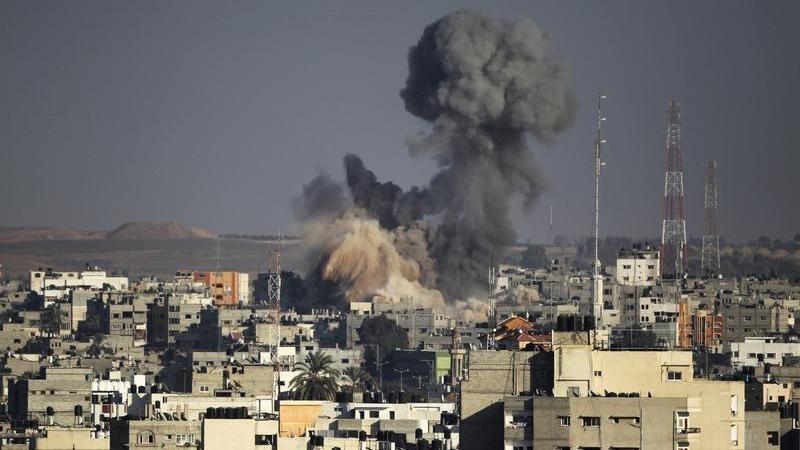 القصف الإسرائيلي على غزة يدخل يومه الثالث ومقتل 29 فلسطيني