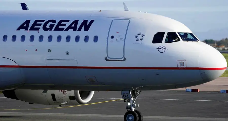 Airlines resume some Middle East flights but disruption continues