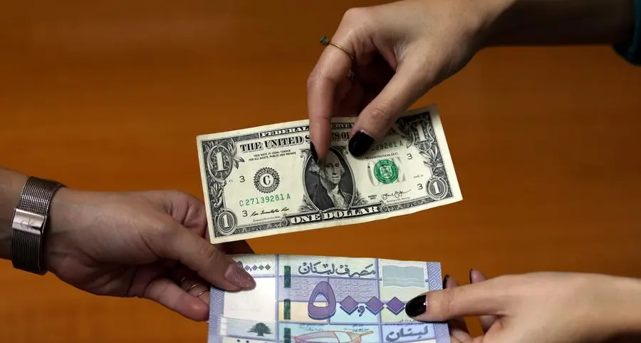 مصرف لبنان يرفع سعر صرف سحب الودائع إلى 15 ألف ليرة للدولار