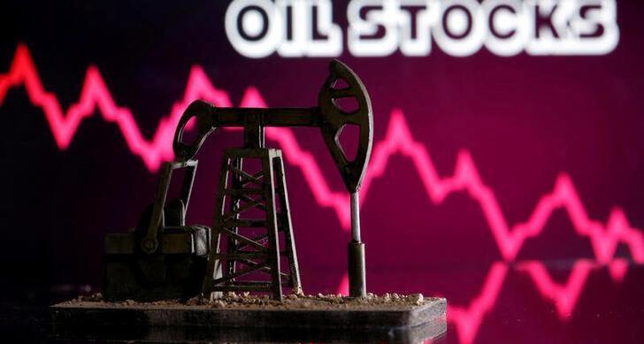 أسعار النفط تهبط مع استمرار محاولات التهدئة بين روسيا وأوكرانيا
