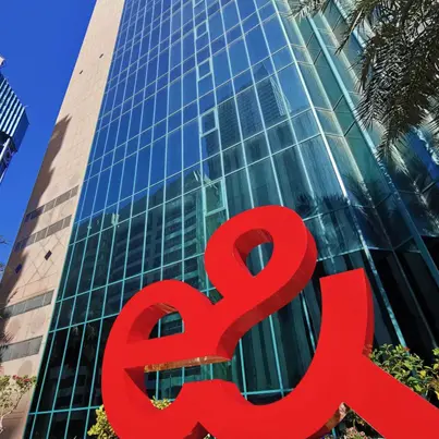 E& UAE redefines 5G with 6 GHz and 600 MHz testing