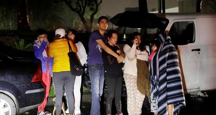 Powerful quake shakes southwest Mexico, one dead