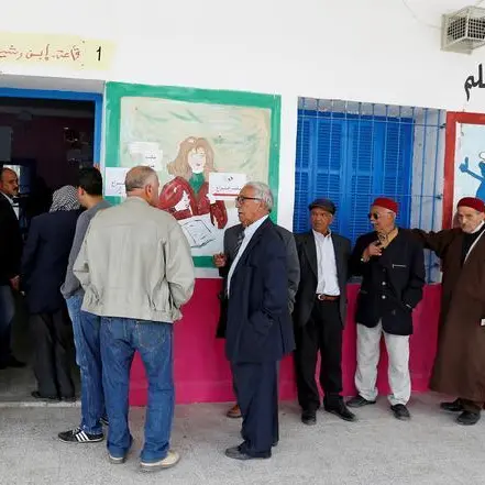 التونسيون يصوتون في جولة الإعادة لانتخاب برلمانهم