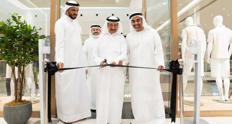 Sheikh Hasher bin Maktoum Al Maktoum inaugurates the newest store of the UAE brand of \"Carter & White\" in City Centre Mirdif in Dubai