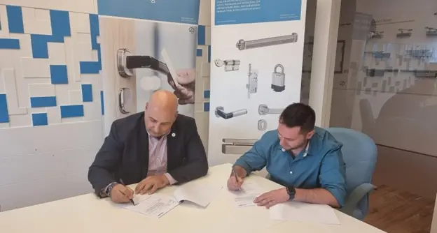 Al Shawaf International Co. signs a partnership agreement with ASSA ABLOY opening solutions Middle East