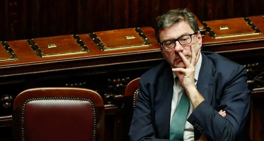 Italy economy minister: no rift with EU over euro zone bailout fund