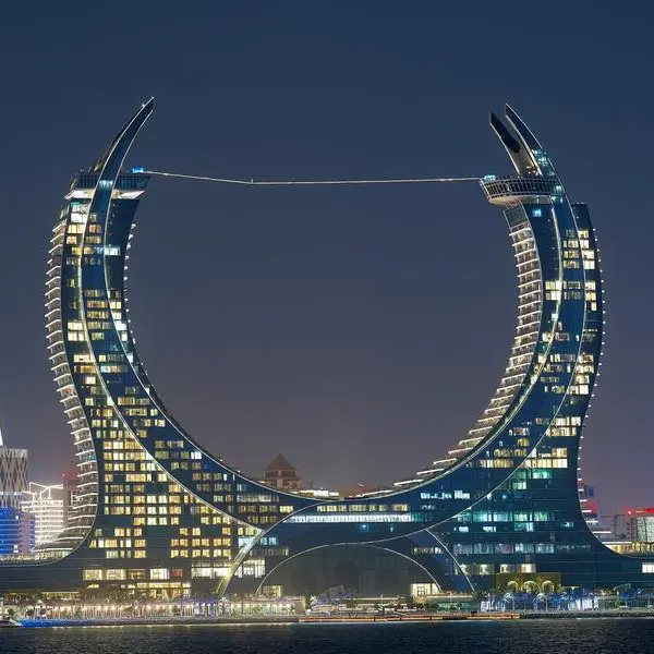 Record set in Qatar for world’s longest LED slackline walk