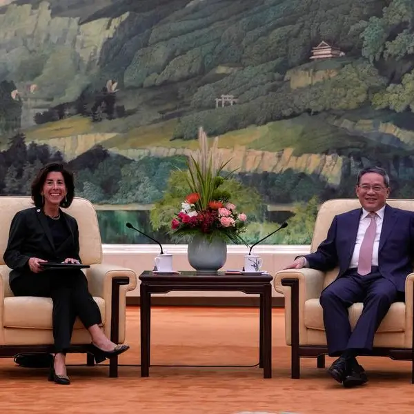 US commerce chief meets Chinese premier in Beijing