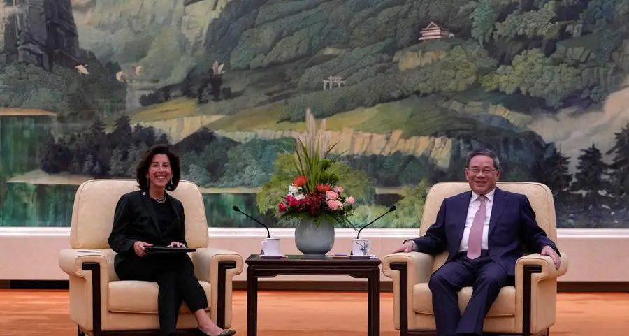 US commerce chief meets Chinese premier in Beijing