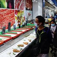 Hong Kong retail chains ration staples to curb COVID panic buying\n