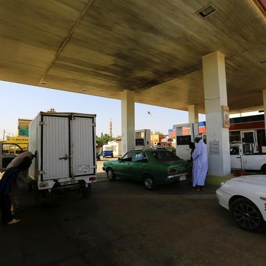 السودان يعلن خفض أسعار البنزين 25.4%