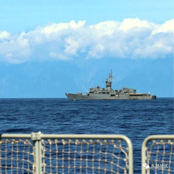 Chinese and Taiwanese warships shadow each other as drills due to end