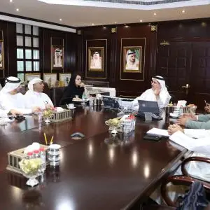 اللجنة المختصة في هيئة كهرباء ومياه دبي تتابع تركيب مولدات كهرباء احتياطية في المواقع والمنشآت الحيوية في دبي