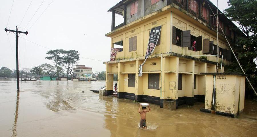 Fears of waterborne disease rise in Bangladesh as floods recede