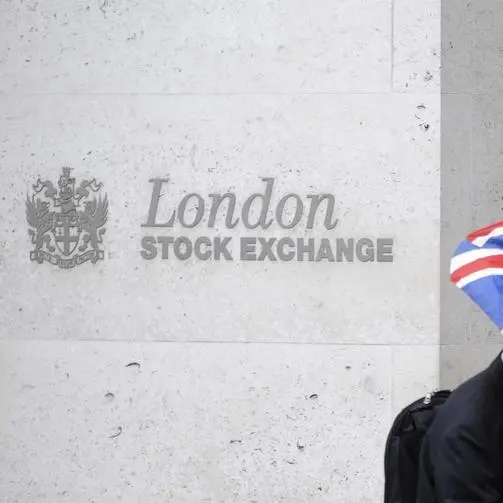 London stocks tread lower on global rate cut jitters