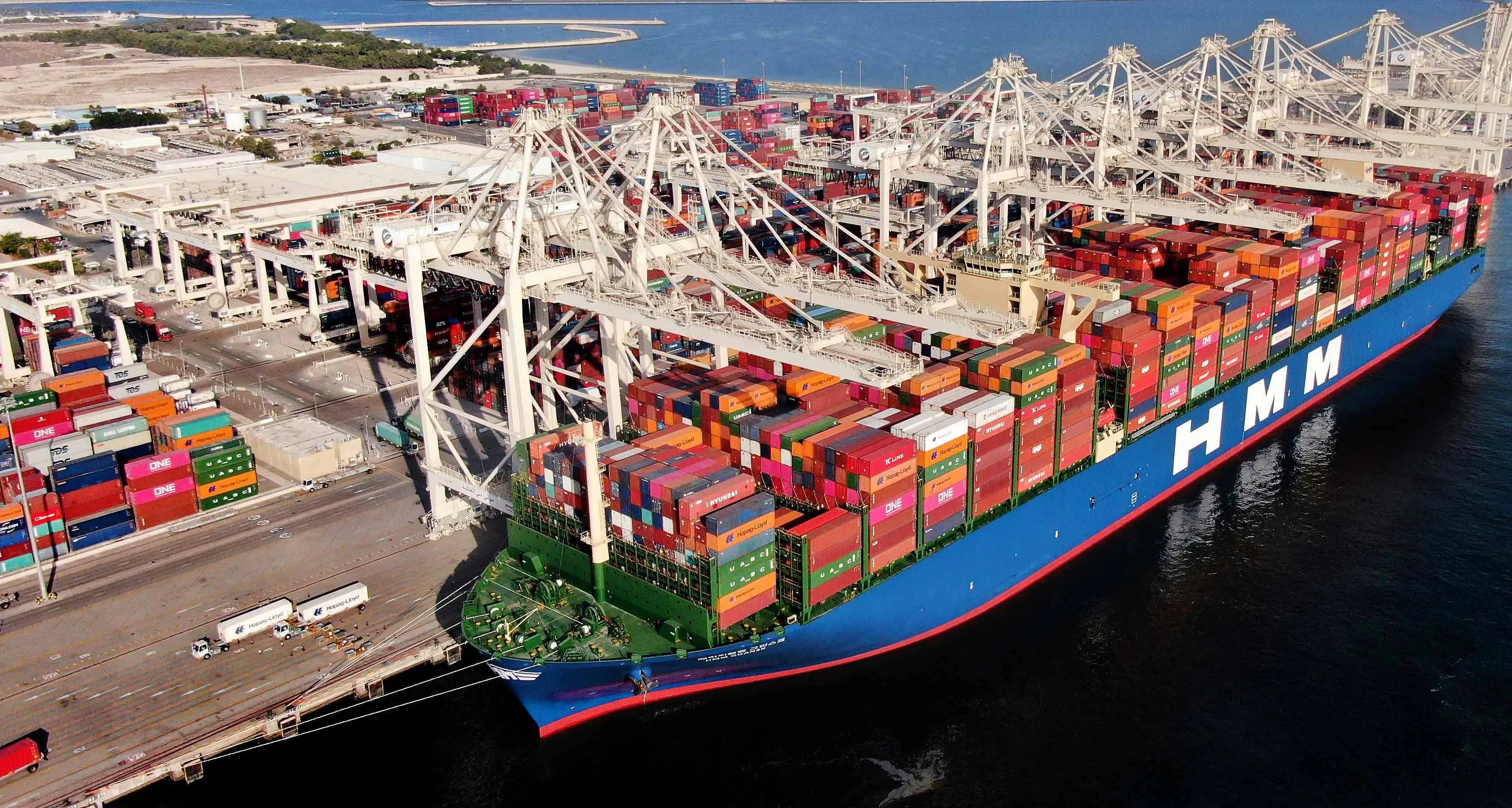 Dubai's Jebel Ali Port welcomes one of the worlds largest container vessels