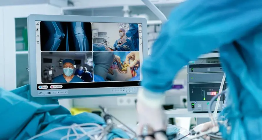 New wearable headset allows Gulf’s operating room doctors to share a ‘first person’ view of open surgeries with remote observers