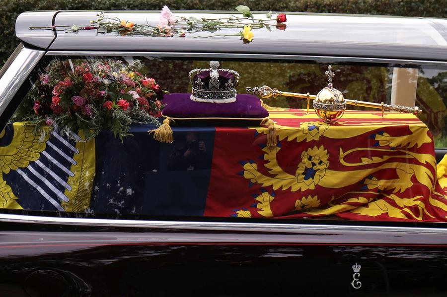 The hears transporting the coffin of Britain's Queen Elizabeth drives along Albert Road on the day of her state funeral and burial, in Windsor, Britain, September 19, 2022.   REUTERS/Molly Darlington/Pool