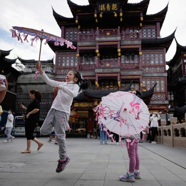 China's festival travel drops amid COVID-19 curbs