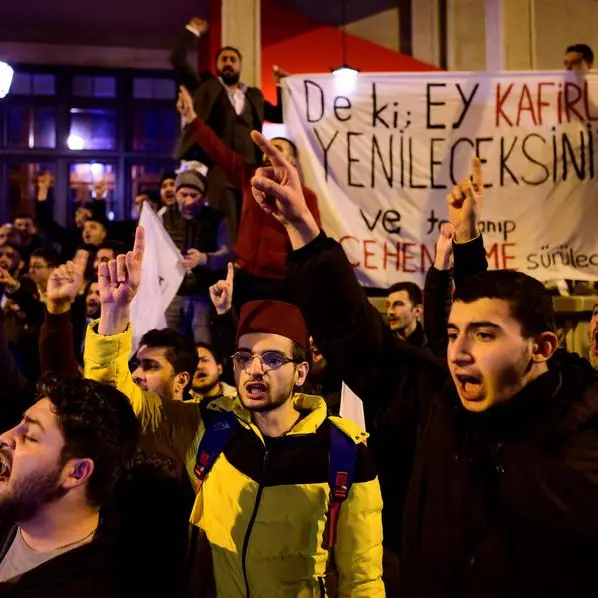 مُحدث: استنكار تركي-عربي بعد إحراق نسخة من القرآن أمام السفارة التركية بالسويد