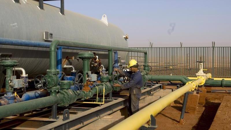 الجزائر تدرس رفع أسعار الغاز لعملائها
