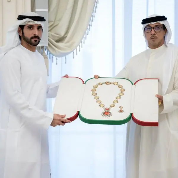 Mansour bin Zayed awards Hamdan bin Mohammed the ‘Order of the Mother of the Nation’