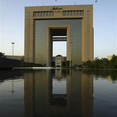 UPDATE 1-Saudi's SABIC to merge, spin-off units as Q3 profit dips 6.8 pct