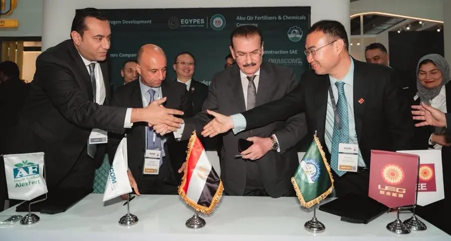 Signing an MoU between a consortium comprising of Abu Qir, AlexFert, Orascom Construction and UEG