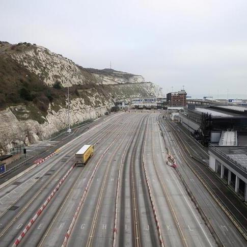 UK truck drivers report 20 mile queue to Dover
