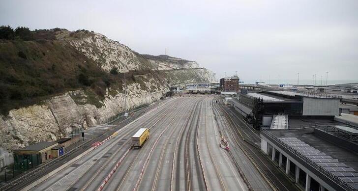 UK truck drivers report 20 mile queue to Dover