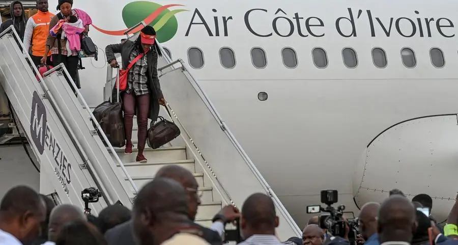 Hundreds of migrants fly home from Tunisia after attacks