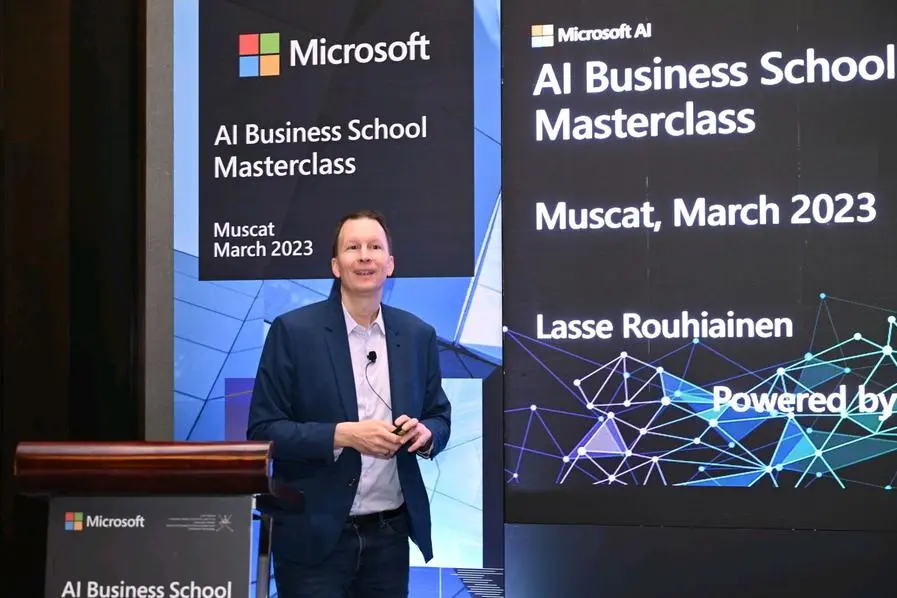وزارة النقل والاتصالات وتقنية المعلومات تختتم برنامج \"الذكاء الإصطناعي للقياديين في القطاع الحكومي\" بالتعاون مع مايكروسوفت