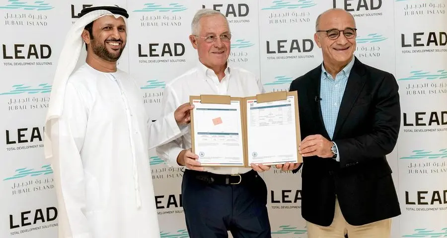 جزيرة الجبيل تسلِّم أول سند ملكية قطعة أرض في الجزيرة للمالك الجديد