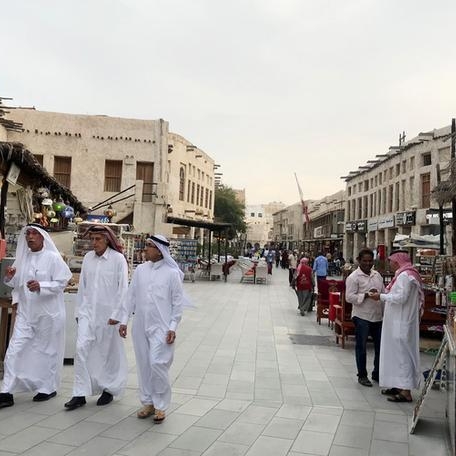 قطر تلغي إلزامية ارتداء الكمامة في الأماكن العامة المغلقة
