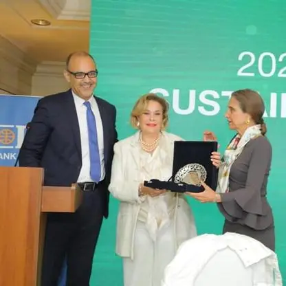 Rawya Mansour receives the CIB- Glam Sustainability for her remarkable efforts in women's empowerment and sustainable development