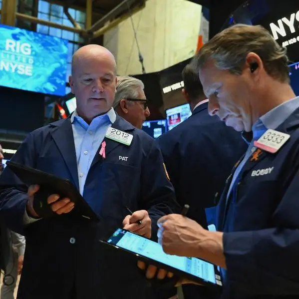 US stocks mixed after bank earnings, better inflation data