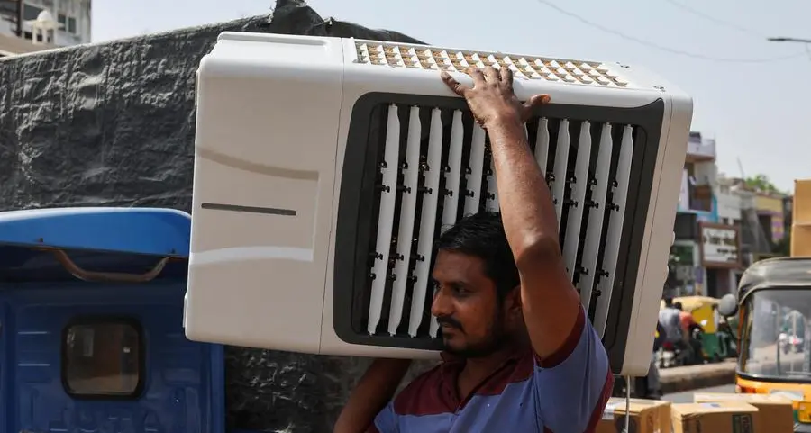 Unrelenting heatwave kills five in Indian capital