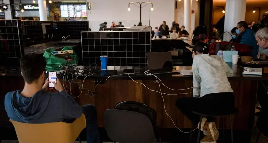 Hundreds of thousands without power in Canada after ice storm