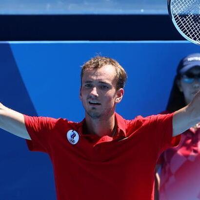 Olympics-Tennis-World number two Medvedev struggles to breathe but reaches quarterfinals
